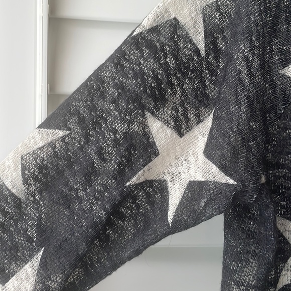 Black and White Star Pattern Lightweight Slub Cardigan from Tees2urdoor Size S/M - Picture 3 of 4
